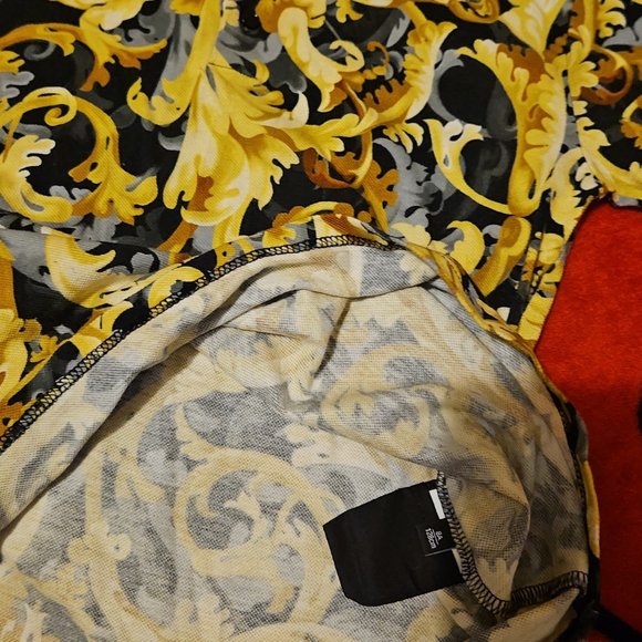 Versace - Picture 2 of 10